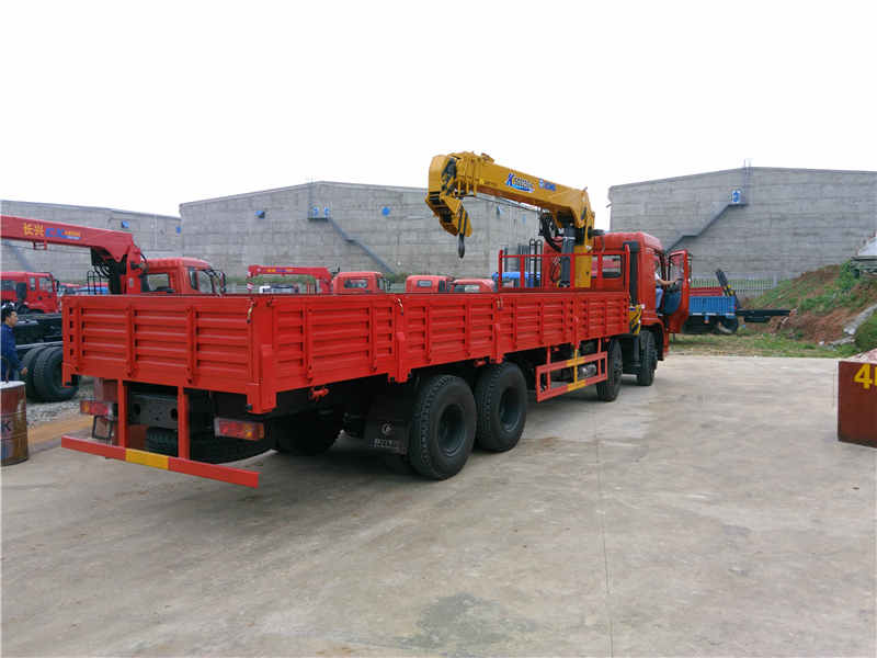 三環(huán)昊龍前四后八國(guó)五隨車(chē)吊配徐工10噸四節(jié)直臂上操作吊機(jī)