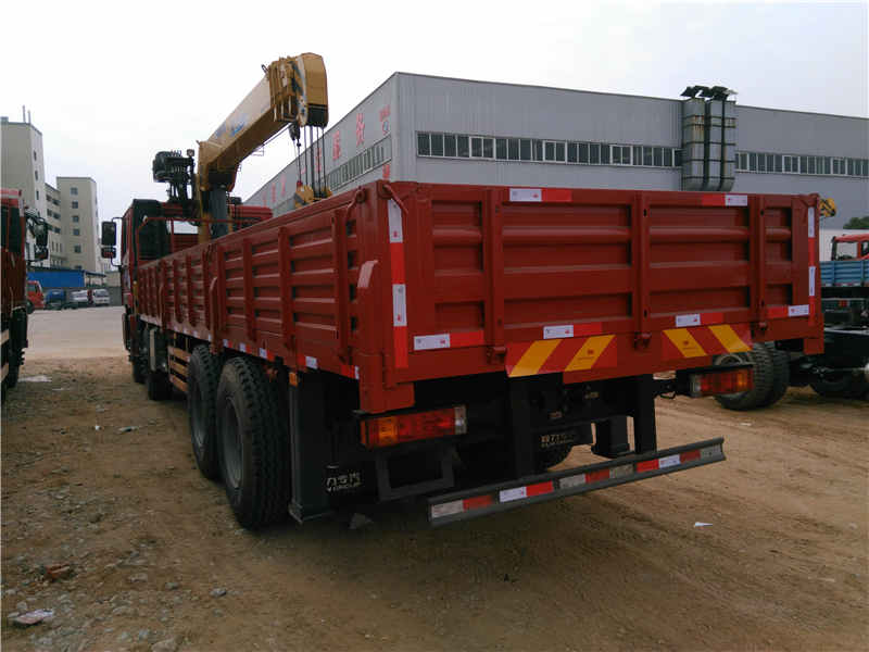 陜汽德龍前四后八裝徐工12噸四節直臂吊機