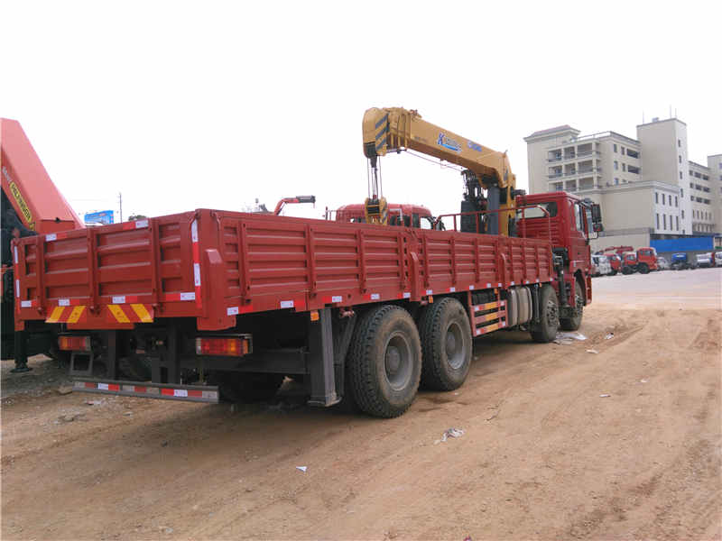 陜汽德龍前四后八裝徐工12噸四節直臂吊機