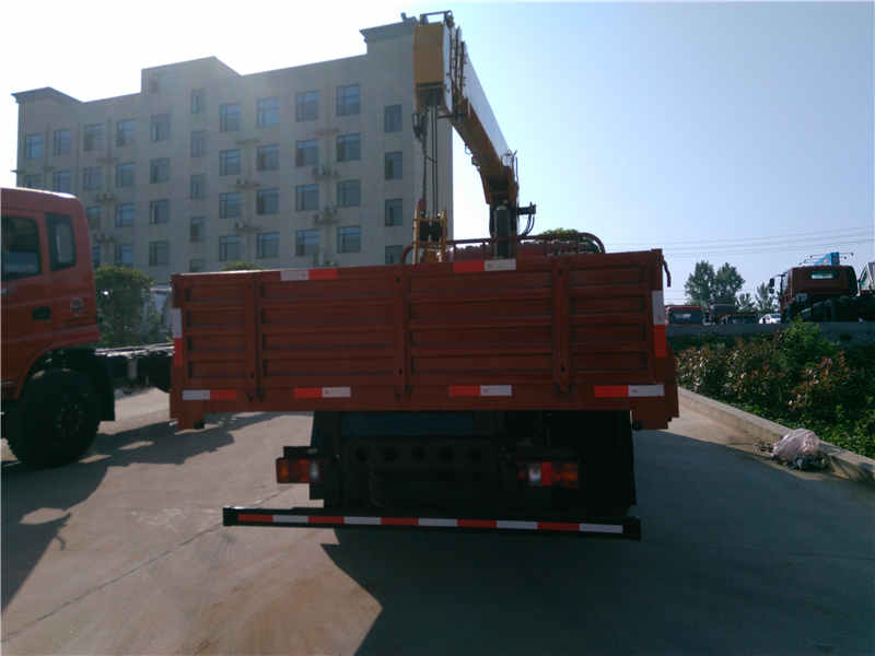 重汽豪沃國五單橋隨車吊配徐工5噸四節直臂下操作吊機