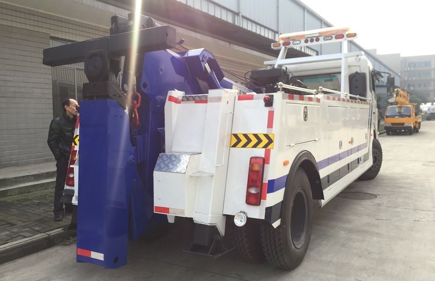 東風(fēng)天錦25噸清障車