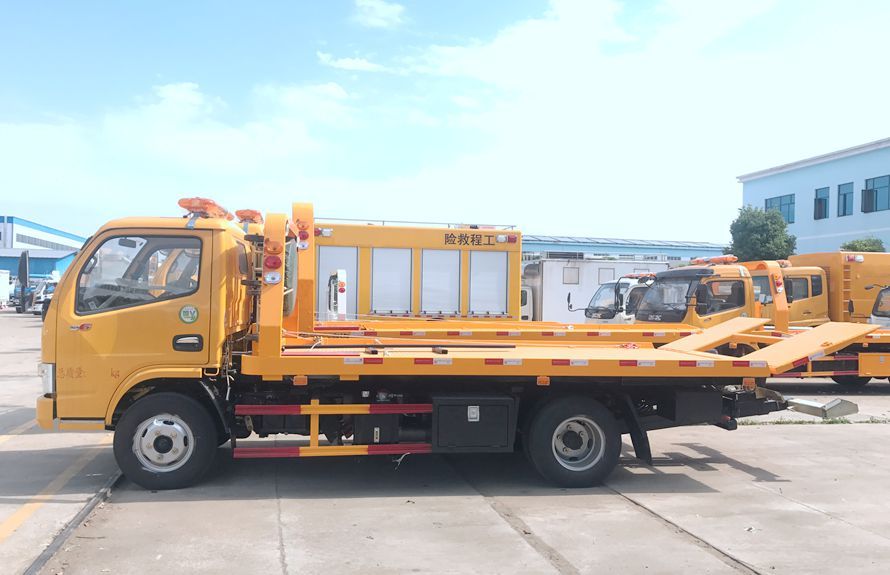 東風(fēng)多利卡藍(lán)牌清障車