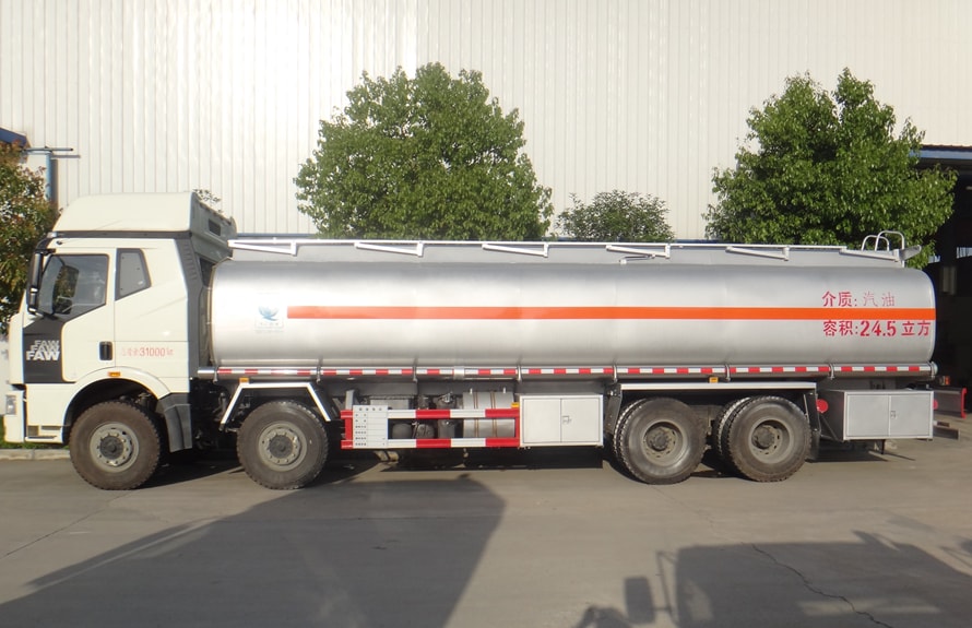 解放23噸四橋油罐車