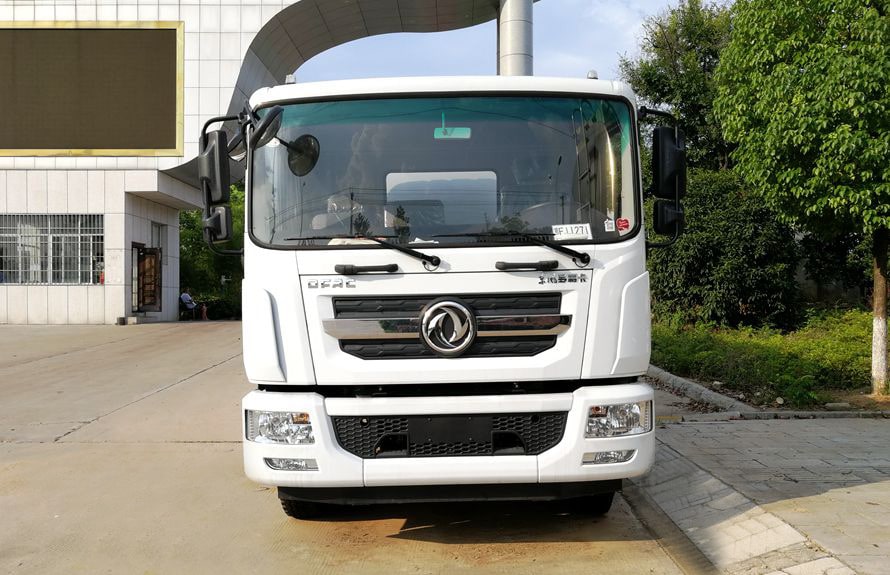 東風D9 12噸油罐車