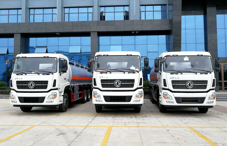 東風天龍16噸油罐車