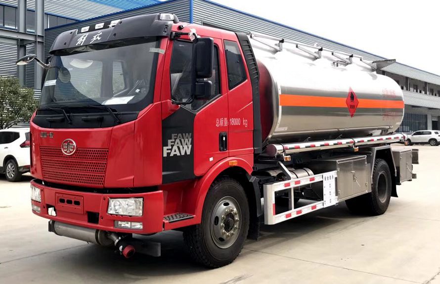 解放14噸鋁合金油罐車