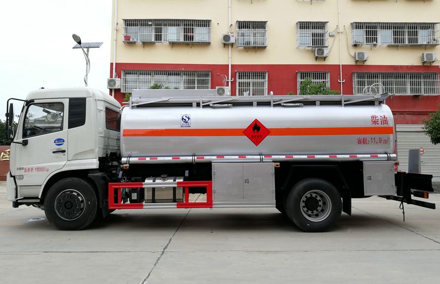 東風天錦10噸油罐車