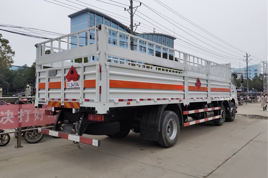 東風天錦7.7/8.6米氣瓶運輸車