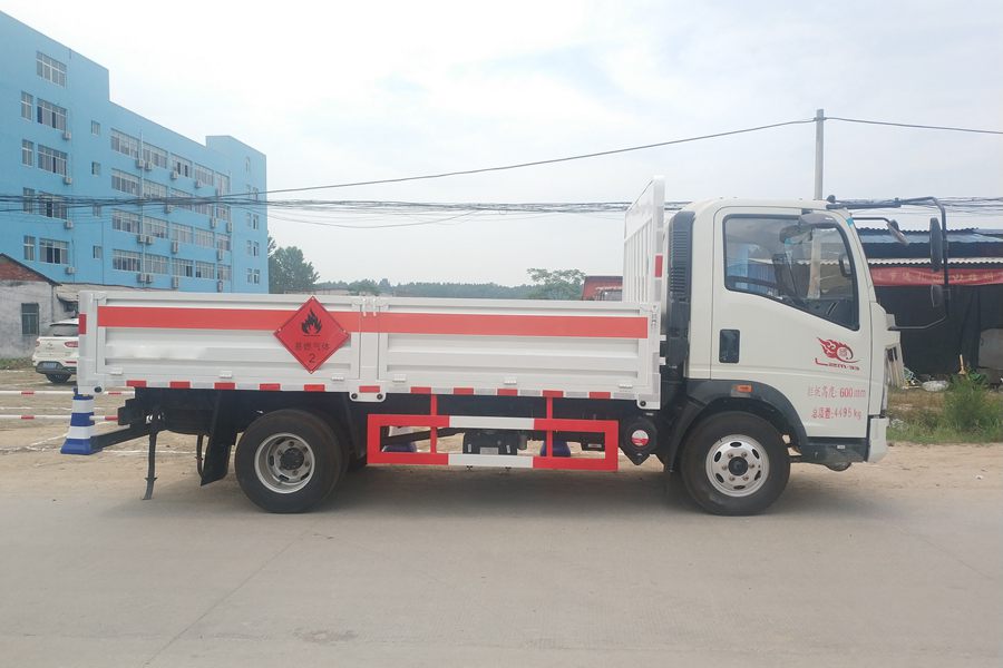 重汽豪沃氣瓶運輸車