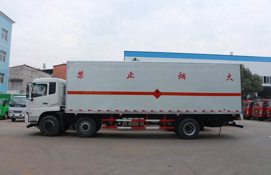 東風天錦易燃氣體液體廂式運輸車