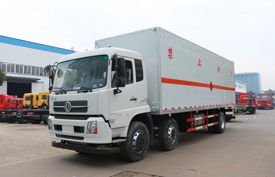 東風(fēng)天錦易燃?xì)怏w液體廂式運(yùn)輸車