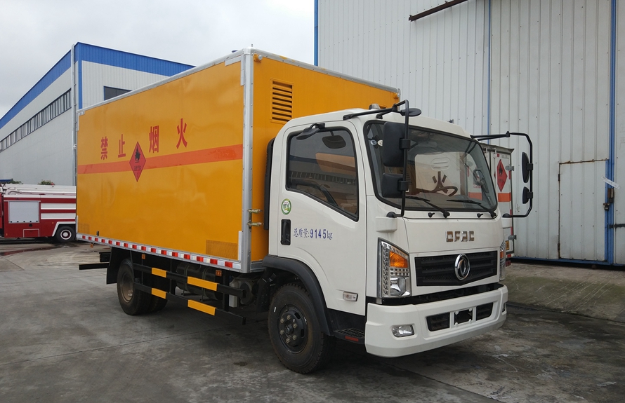 東風嘉運易燃液體廂式運輸車