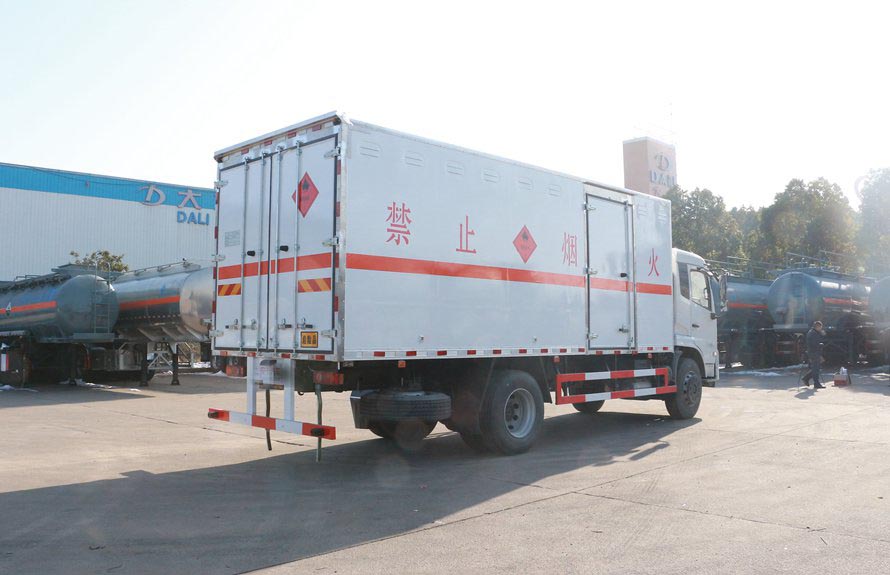 東風天錦易燃氣體液體防爆車