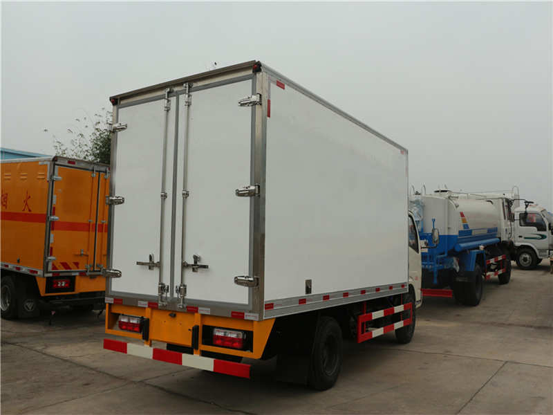 東風小多利卡冷藏車