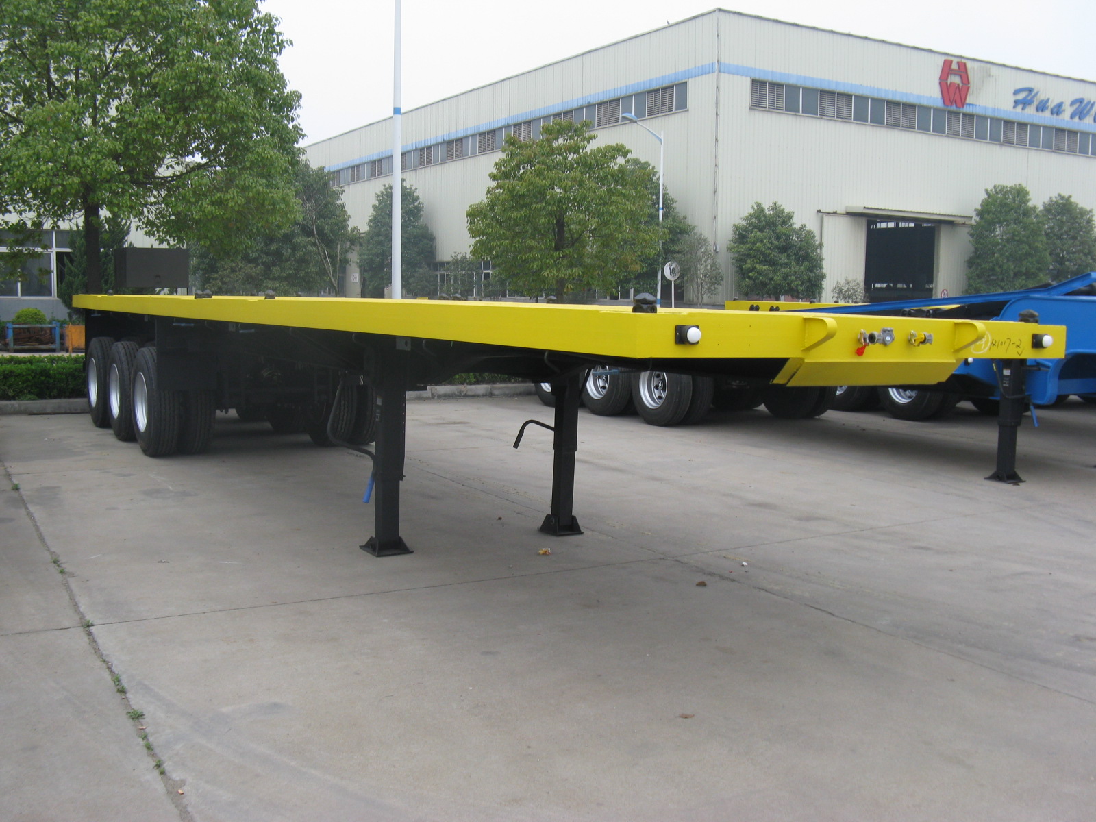 平板運(yùn)輸半掛車